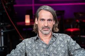 Richard David Precht Lebensgefährtin – Faktencheck 2026: Ehefrau, Caroline Mart, Sohn, Familie, Podcast, Bücher, Vermögen und das private Leben des Philosophen richard david precht lebensgefährtin